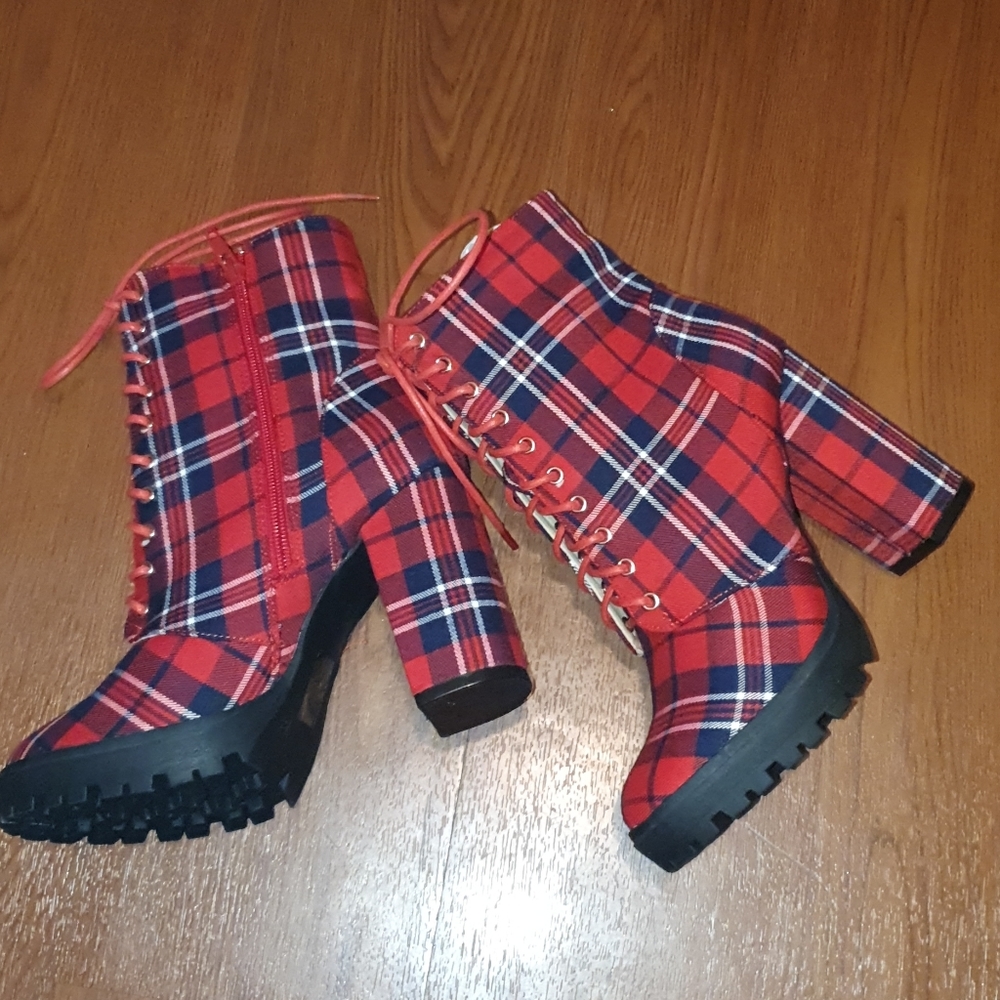 LAST PAIR!!Plaid lace up booties SZ 6.5